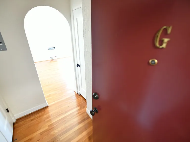 479 Merritt Ave — Photo 12