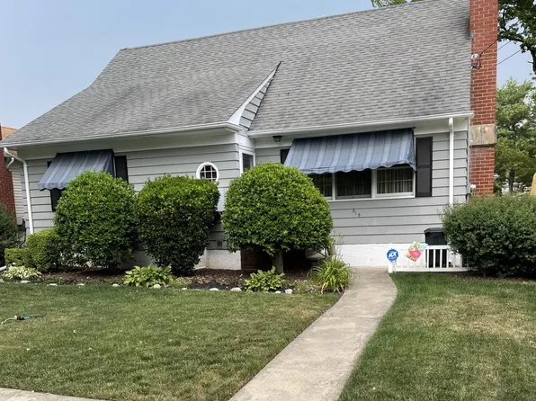 315 Robinson Ave, Staten Island, NY 10312