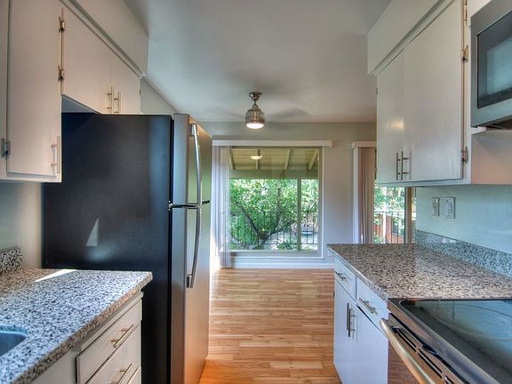 3rd image of 284 Tyrella Ave APT 6