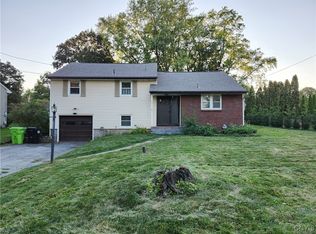 111 Pembrook Dr, Fayetteville, NY