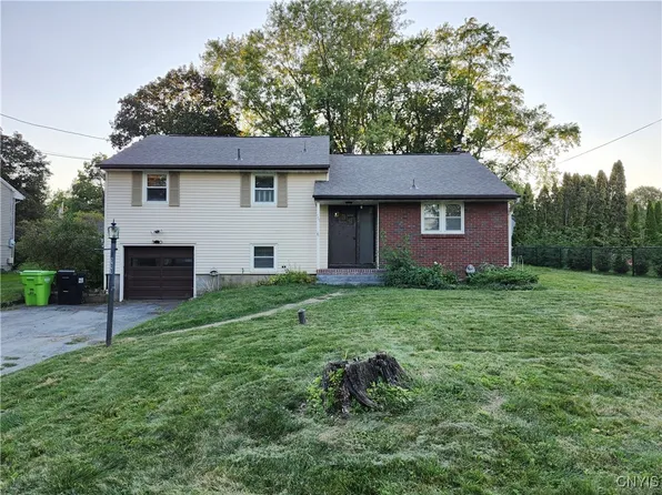 111 Pembrook Dr, Fayetteville, NY 13066