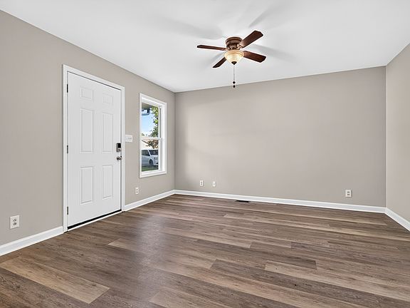 3rd image of 837 Princeton Cir
