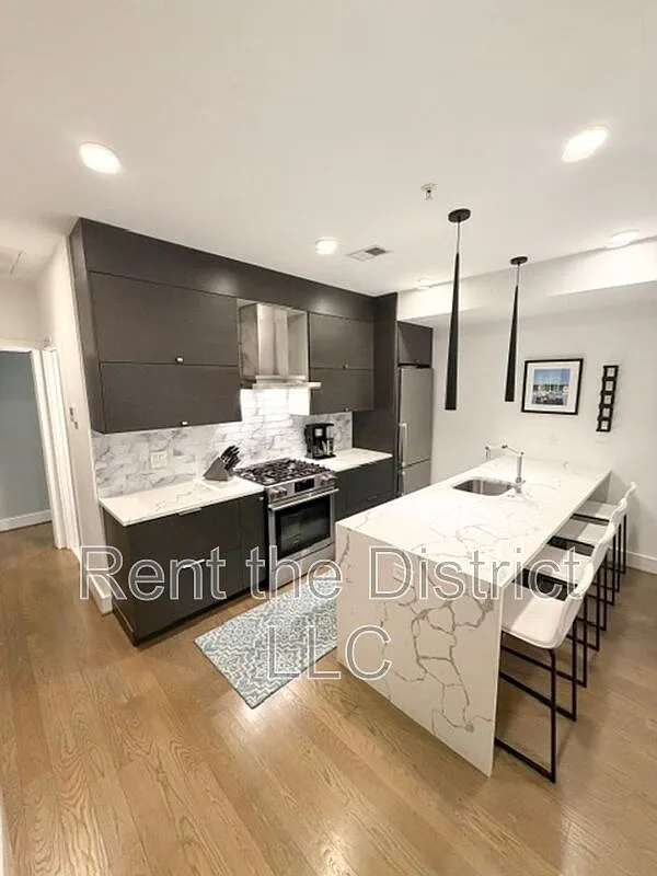 2 bed, 2.0 bath, 643 sqft, $2,995 — Photo 2