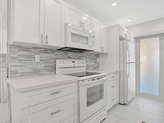 4th image of 103 NE 19th Avenue #148