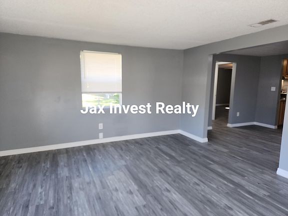 4th image of 1465 Winnebago Ave