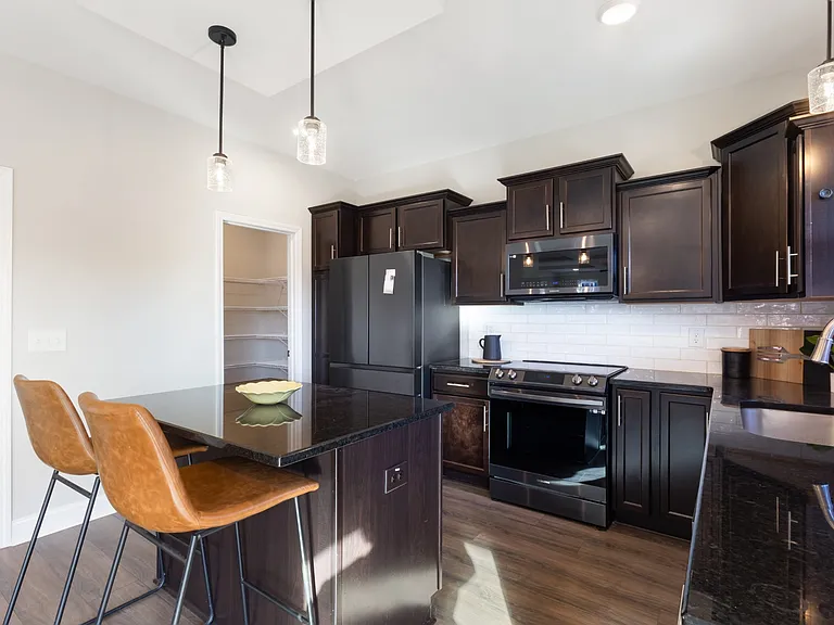 2433 Bucklin Dr — Photo 13