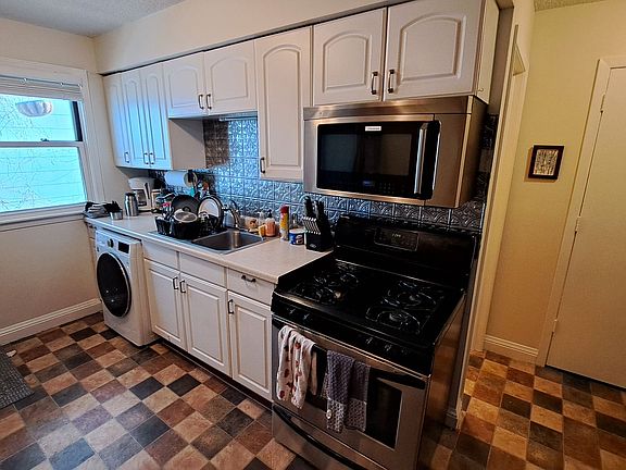 4th image of 620 E 16th St APT 1
