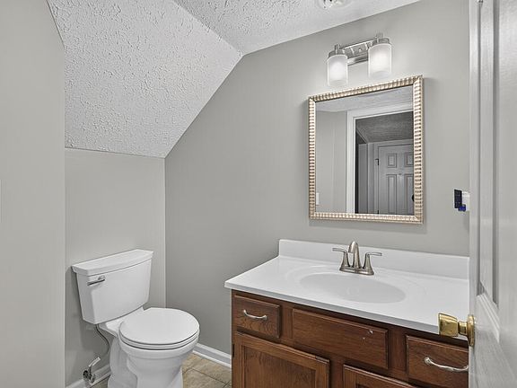 4th image of 806 Crosscreek Dr