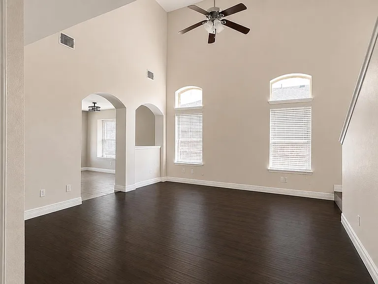 1517 Scottsdale Dr — Photo 4