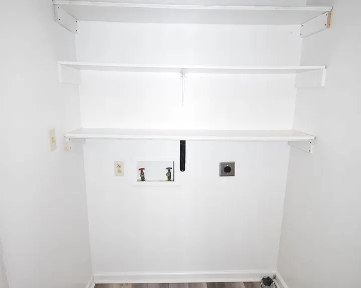 947 Charlotte St — Photo 9