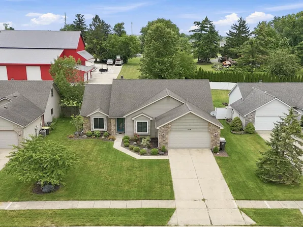 624 Woodland Springs Pl, Fort Wayne, IN 46825