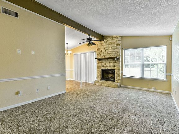 4th image of R1149 Royal Crest Dr