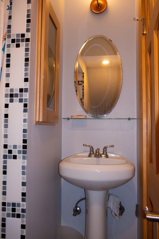 3 Bed 2 Bath Property, New York • 1,700 Sq Ft
