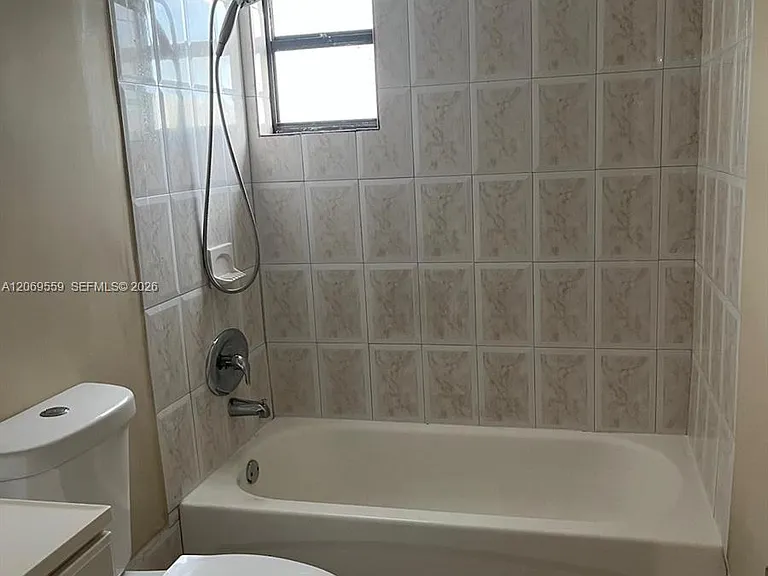 4550 NW 9th St #701E — Photo 9