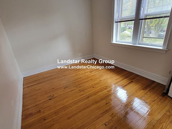 5th image of 4629 N Lowell Ave APT D1