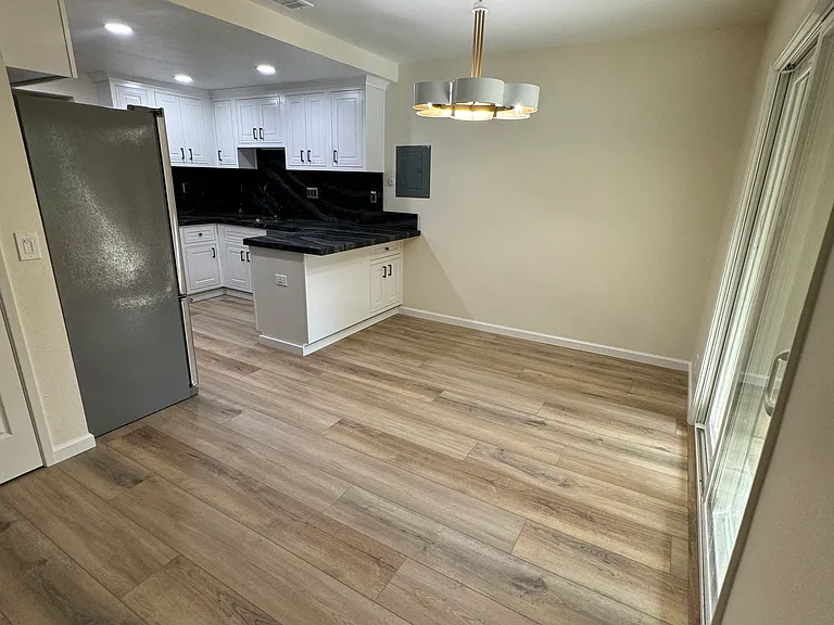 552 Toyon Ave #4 — Photo 3
