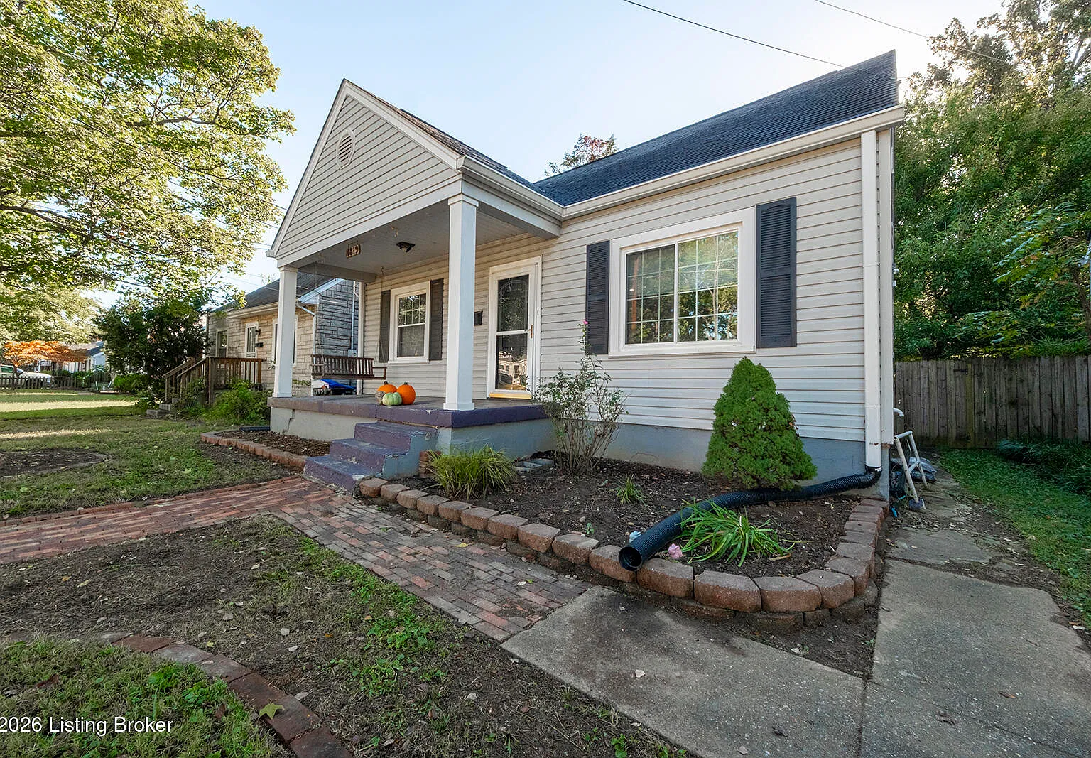 3 bed, 1.0 bath, 1238 sqft, $1,700 — Photo 3