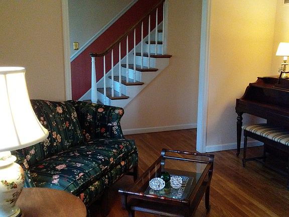 3rd image of 430 Hill Dr
