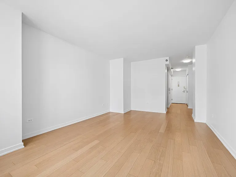 75 W End Ave #R12F — Photo 5