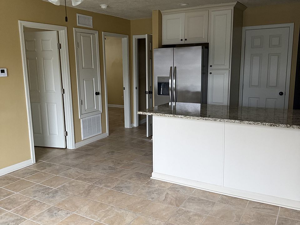 1st image of 301 3rd St Unit 4