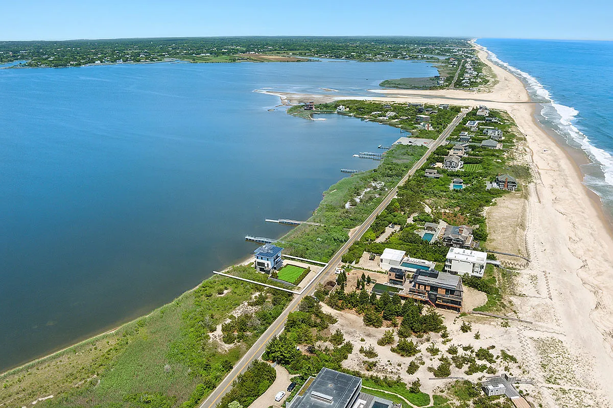 Summer In Mecox Bay Beach House Enjoying Sunsets & Water Views — Photo 1