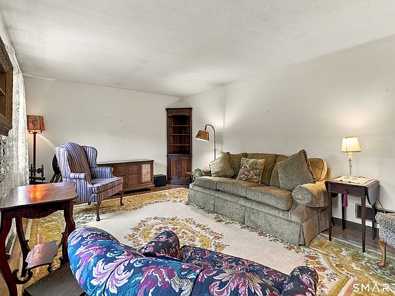 4th image of 586 Laning Street