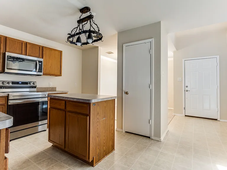 404 Oxford Dr — Photo 8