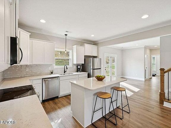 4th image of 125 Kingberry St