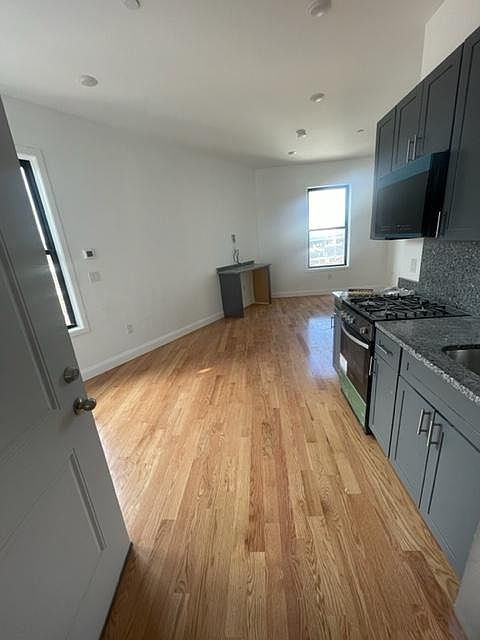 2nd image of 52-101 Washington Ave