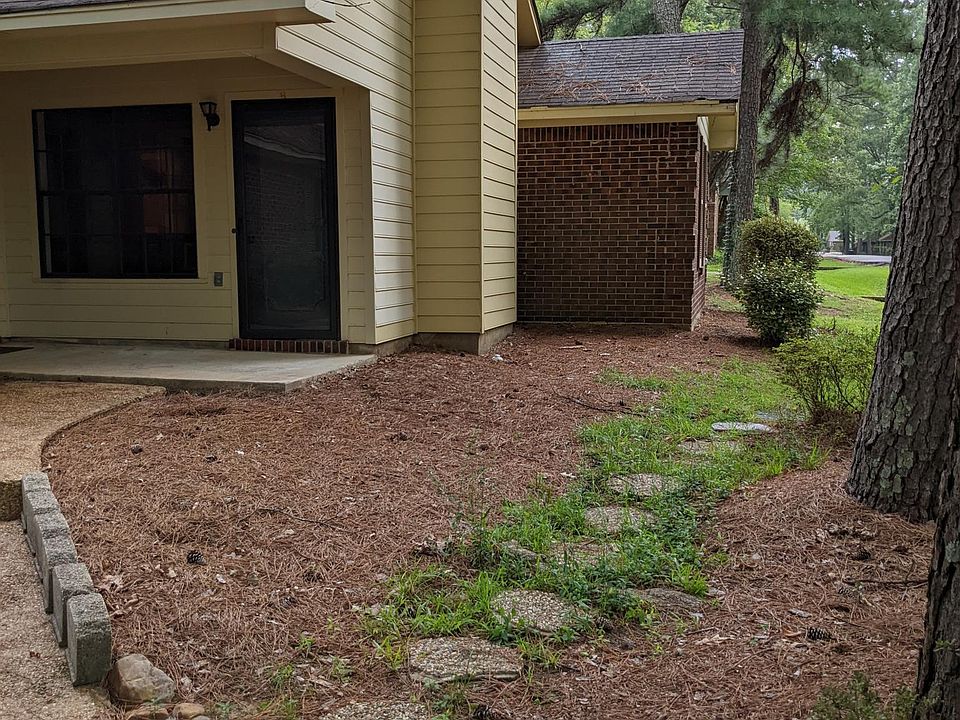 2nd image of 109 Fairfax Cir