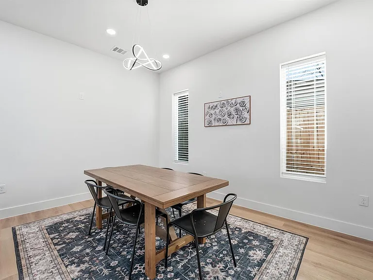 4206 Fox St — Photo 9