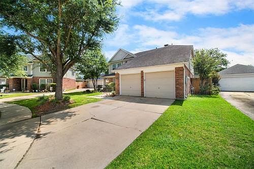 3rd image of 17911 Hollow Hill Ln