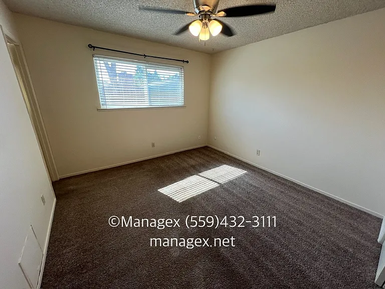 4575 N Lafayette Ave — Photo 10