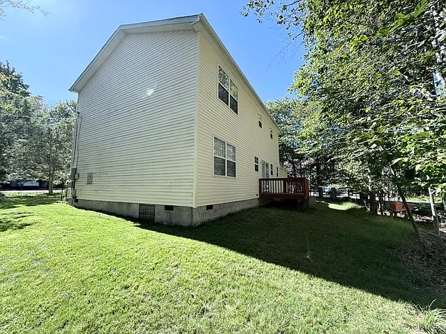 4 bed, 2160 sqft, $2,400 — Photo 2
