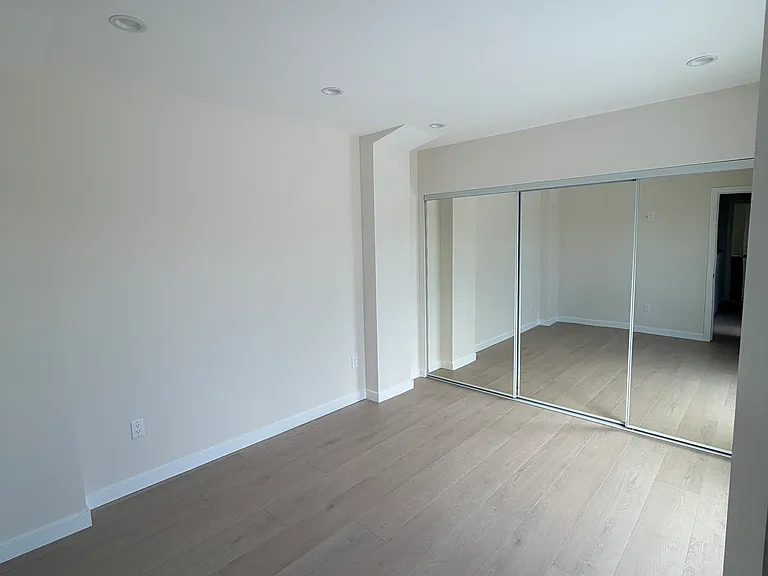 10834 Stagg St — Photo 5