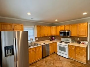 625 Cove Rd #1, Stamford, CT 06902