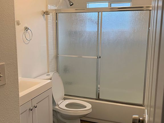 4th image of 1212 N Green St APT E