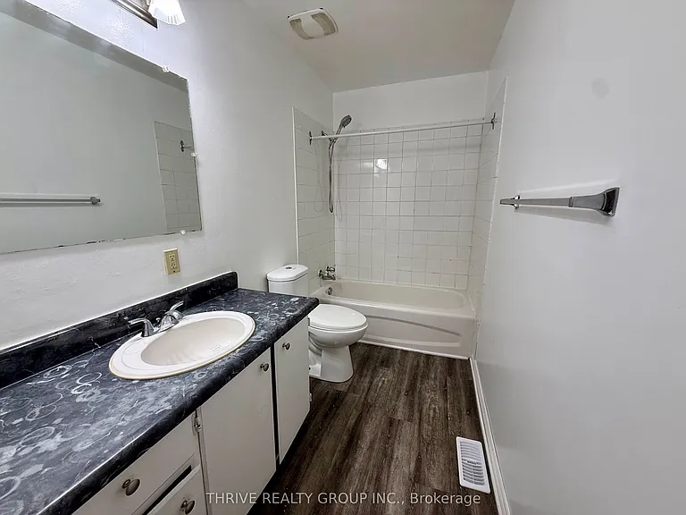 161 Toulon Cres — Photo 8
