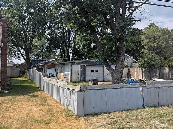3rd image of 57157 Greenlawn Ave