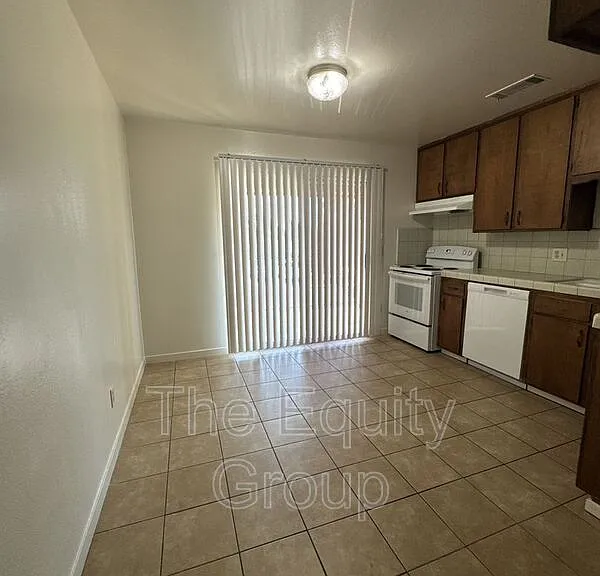 733 S County Center Dr #H — Photo 8