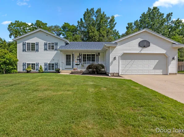 751 Sunbrook Dr SE, Grand Rapids, MI 49508