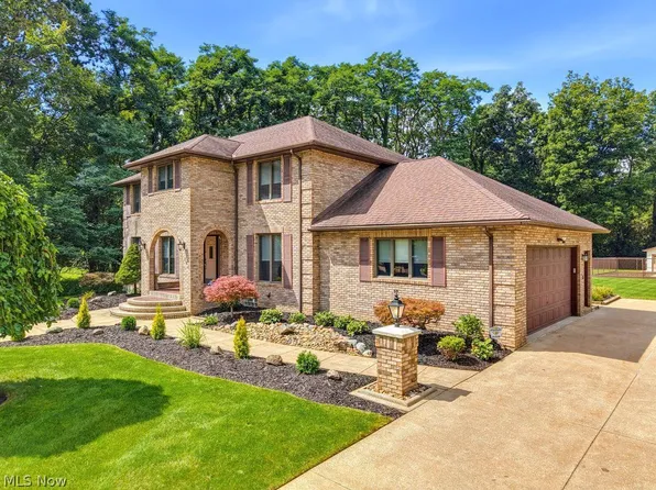581 Maple Ct, Macedonia, OH 44056