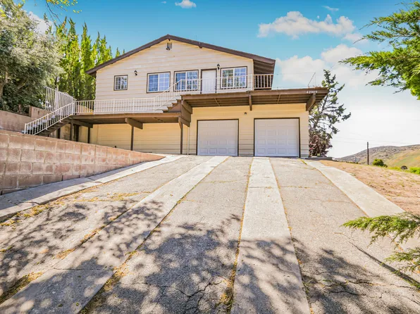 42909 Coolcrest Dr, Lake Hughes, CA 93532