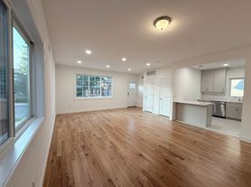 109 Jerome Ave