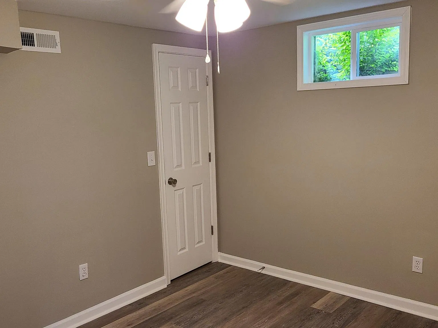 4 bed, 2300 sqft, $1,995 — Photo 2