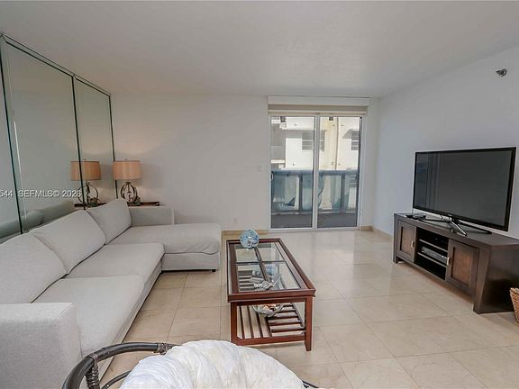 4th image of 2401 Collins Ave APT 712