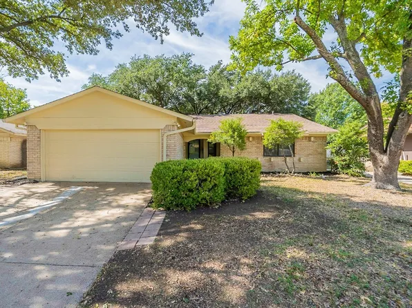 202 Village Dr, Lewisville, TX 75067