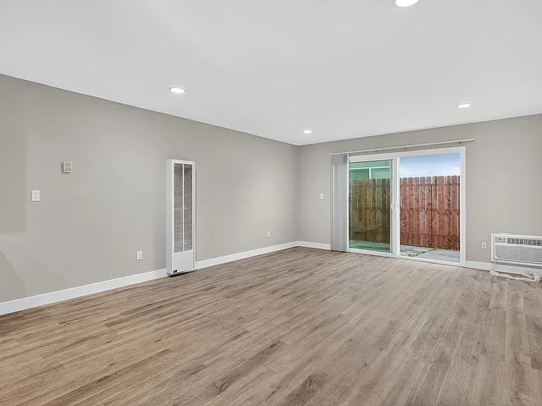 13392-13400 Magnolia Street — Photo 18