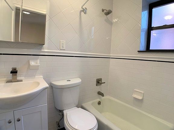 5th image of 151 E 81st St APT 2B