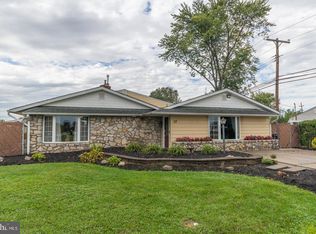 32 Blue Ridge Dr, Levittown, PA 19057